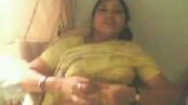 Chubby Indian housewife eagerly blows dick of her hubby