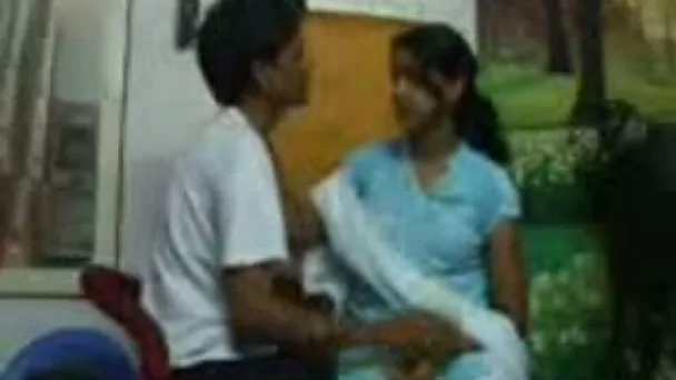 Perverted and cum addicted dark skinned amateur Indian wifey gives BJ