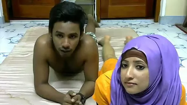 Young Srilankan married couple is kinky for sex on webcam