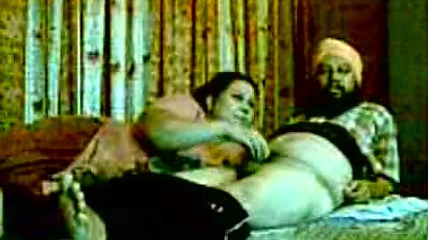 Chubby amateur Indian married couple fucks in steamy missionary pose