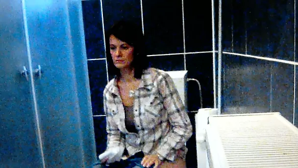 Love to watch, save videos of raunchy women peeing
