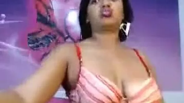 Wicked mature brown skin Indian lady shows off her breasts