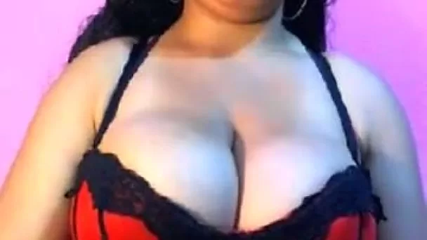 Curvaceous Indian cam chick showing off her big melons