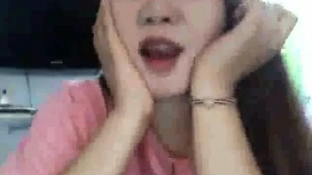 Cute Asian amateur webcam girlie fingerfucked her cunt for me