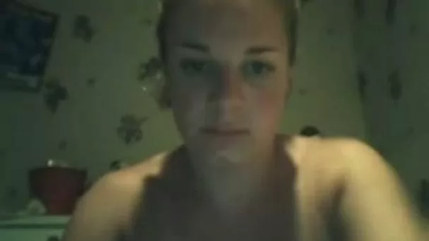 Kinky auburn hottie enjoys fingerfucking her own cunt on webcam
