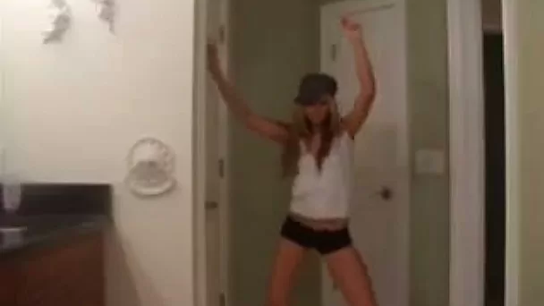 Cute and kinky webcam teen twerked her nice rounded bubble butt