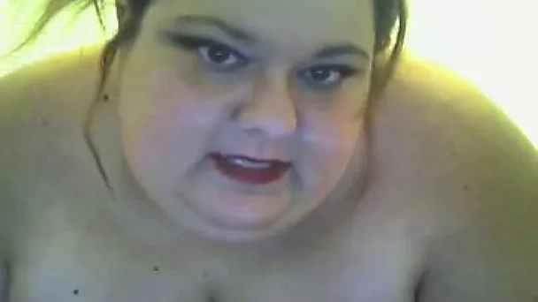 Really horny and extremely fat amateur webcam nympho showed me her ass