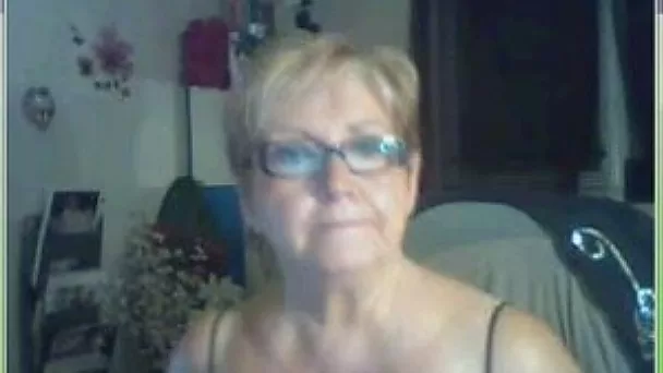 Short haired mature blonde lady flashed her huge boobies on webcam