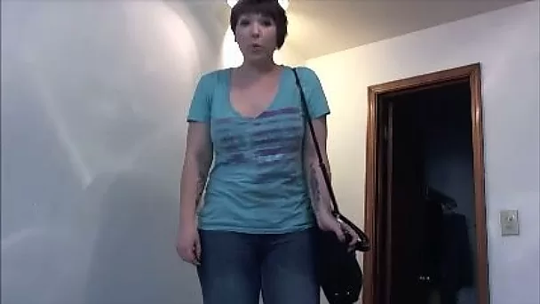 My all natural short haired wife loves fucking her anus with toys