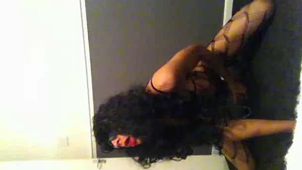 I don't like trannies but this shemale is just gorgeous looing