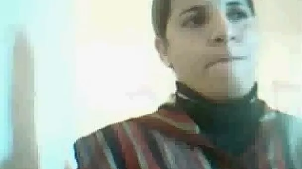 Turkish housewife flashes her hairy pussy on webcam for me