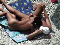 Sunburned MILF wife gives her man a handjob on beach - spy cam