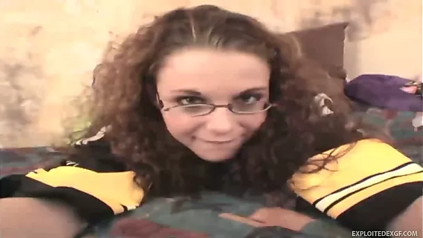 Curly haired white sexy babe dildoes herself on home video