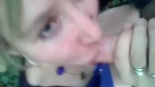 Really good blowjob performed by my amateur GF in the park