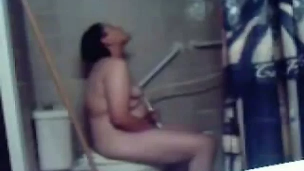 I fuck my cunt sitting on the toilet bowl