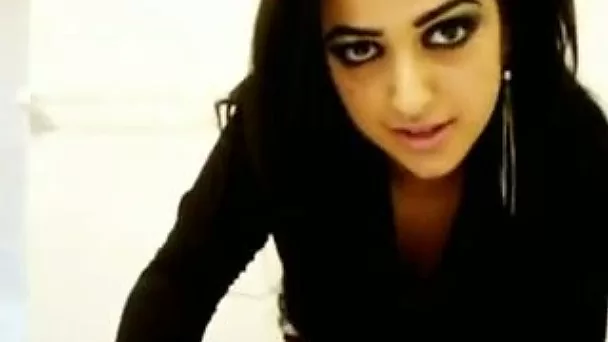 My sexy Arab girlfriend is twerking her ass
