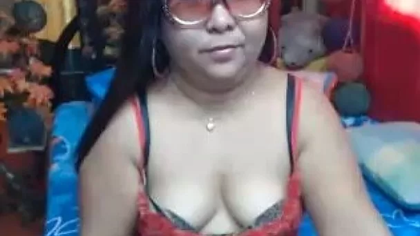 Not beautiful Chinese chick in glasses showed me her cunt