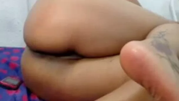 Voluptuous hottie toy fucks herself with big sex toy