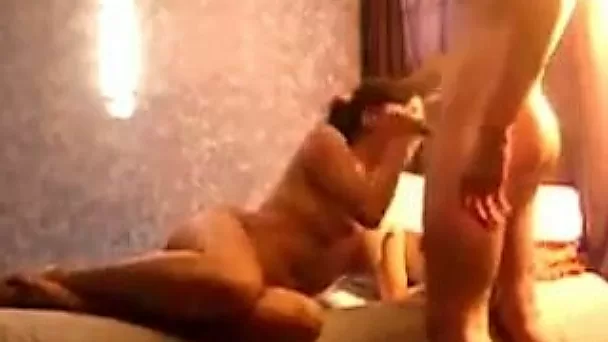 Gorgeous amateur MILF gives great blowjob