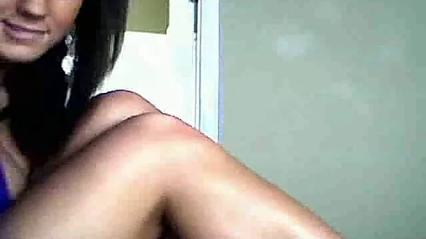 Glamorous webcam beauty teases me with her charming eyes and butt
