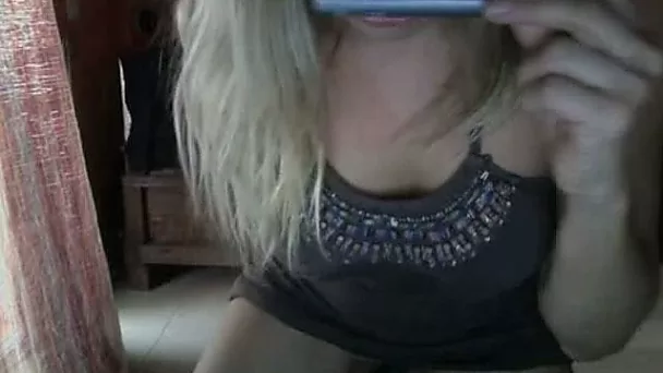 Stunning amateur blonde beauty flashes her pussy on webcam