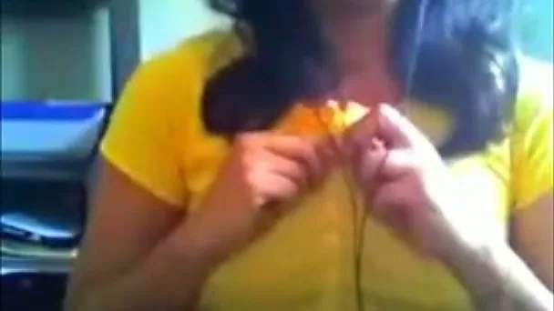 I love flashing my yummy boobies and rubbing my pussy