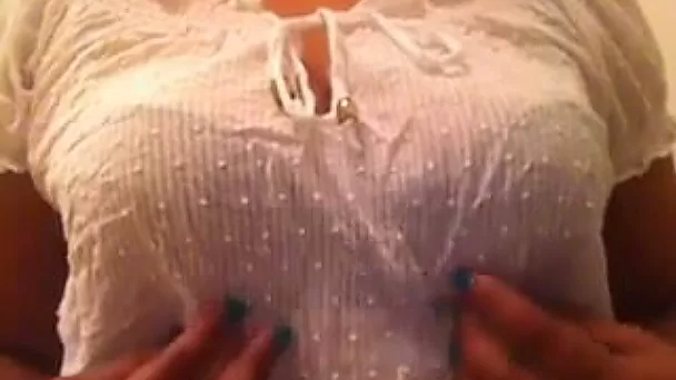 Provocative Arabian mommy exposes her big boobs for me