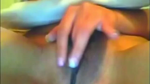 Kinky Latina chick tickled and rubbed her soaking nice pussy on webcam