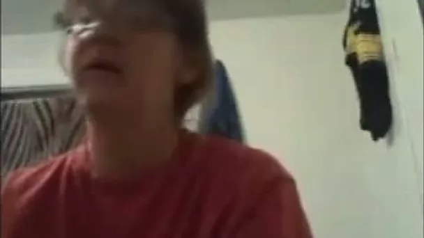 Mature perverted nerdy webcam housewife used dildo to fuck herself