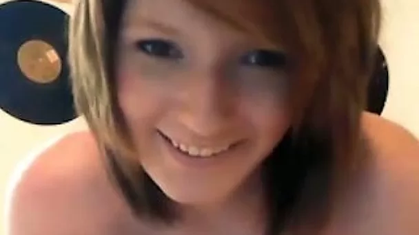 Short haired quite pretty webcam brunette played with her own cunt