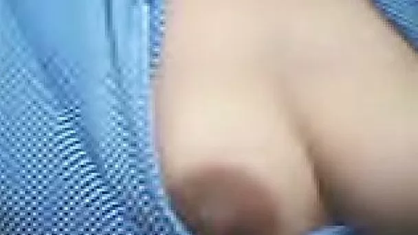 Filipina MILF takes ten bucks for showing me her natural tits