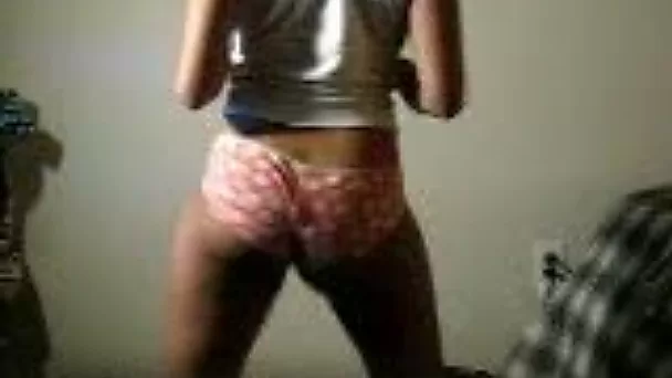Twerking lesson of my gorgeous big ass ebony girlfriend