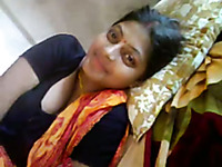 Cute and beautiful amateur Indian girlie posed on cam in her sari