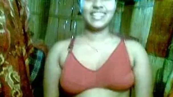 Amateur kinky Indian girl didn't mind to expose her kinky nice boobs