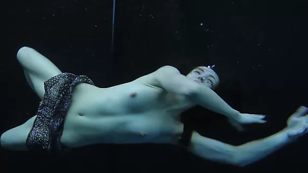 Redhead teen in a beautiful dress can undress under water