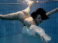 Redhead mesmerizing teen white girl shows off underwater