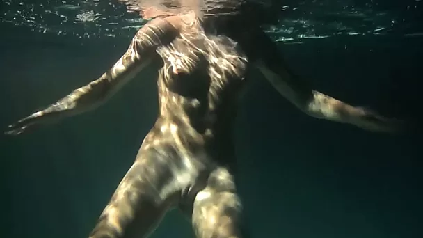 Hot fresh gingerhead teen in the dark pool shows her pussy