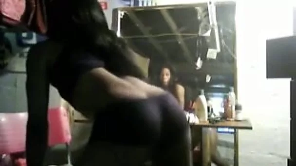 I dance and move my gorgeous booty like a real queen of twerking