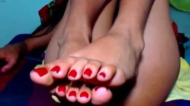 Extremely tanned Latin beauty shows her feet and pussy to me