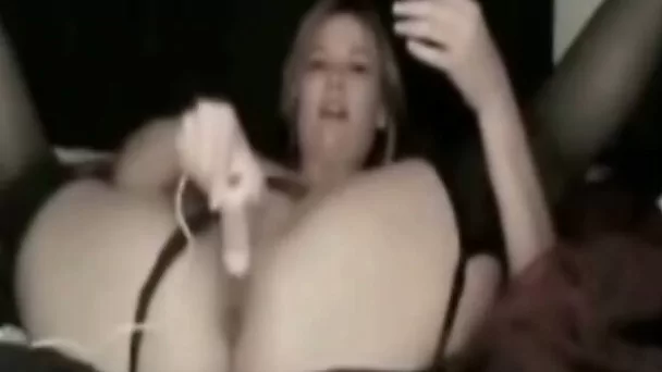 Wild and freaky amateur white lady dildoing herself on cam