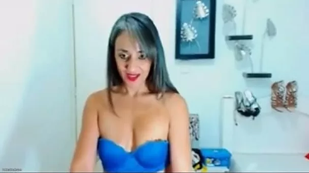 Mature webcam nympho used huge dildo to fuck her butthole hard