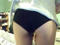 Fresh webcam bitch shows me her bare ass on msn chat