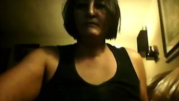 Chubby mature mommy shows me her nice naked boobs online