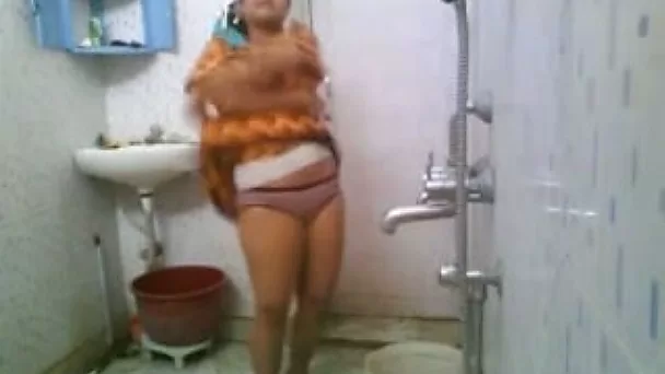 My incredibly sweet and sexy gf washes her sexy body before date