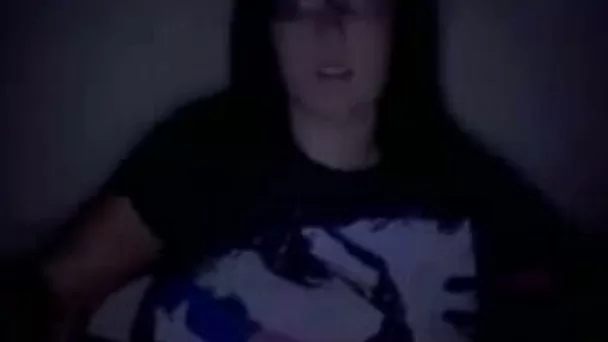 I get nasty in the darkness and expose my sexy body