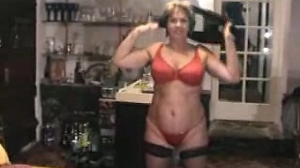 Busty mature slut proudly flaunts her womanly curves before masturbating