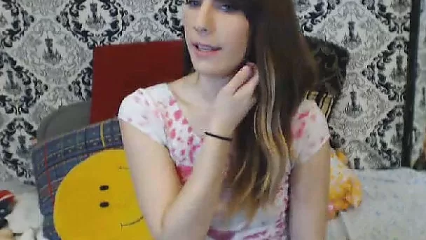 Hot Brunette Girlfriend Fuck Herself on Cam
