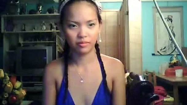 Skinny Asian amateur young skank takes off her bra