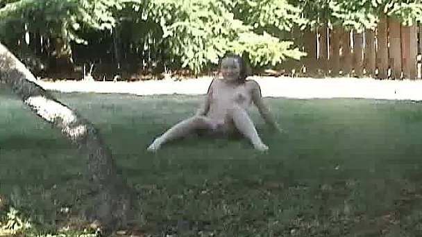 White brunette kinky bitch shows her small boobs at the backyard