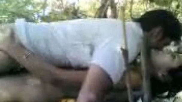 Kinky amateur Desi couple had fun while fucking right in the jungle